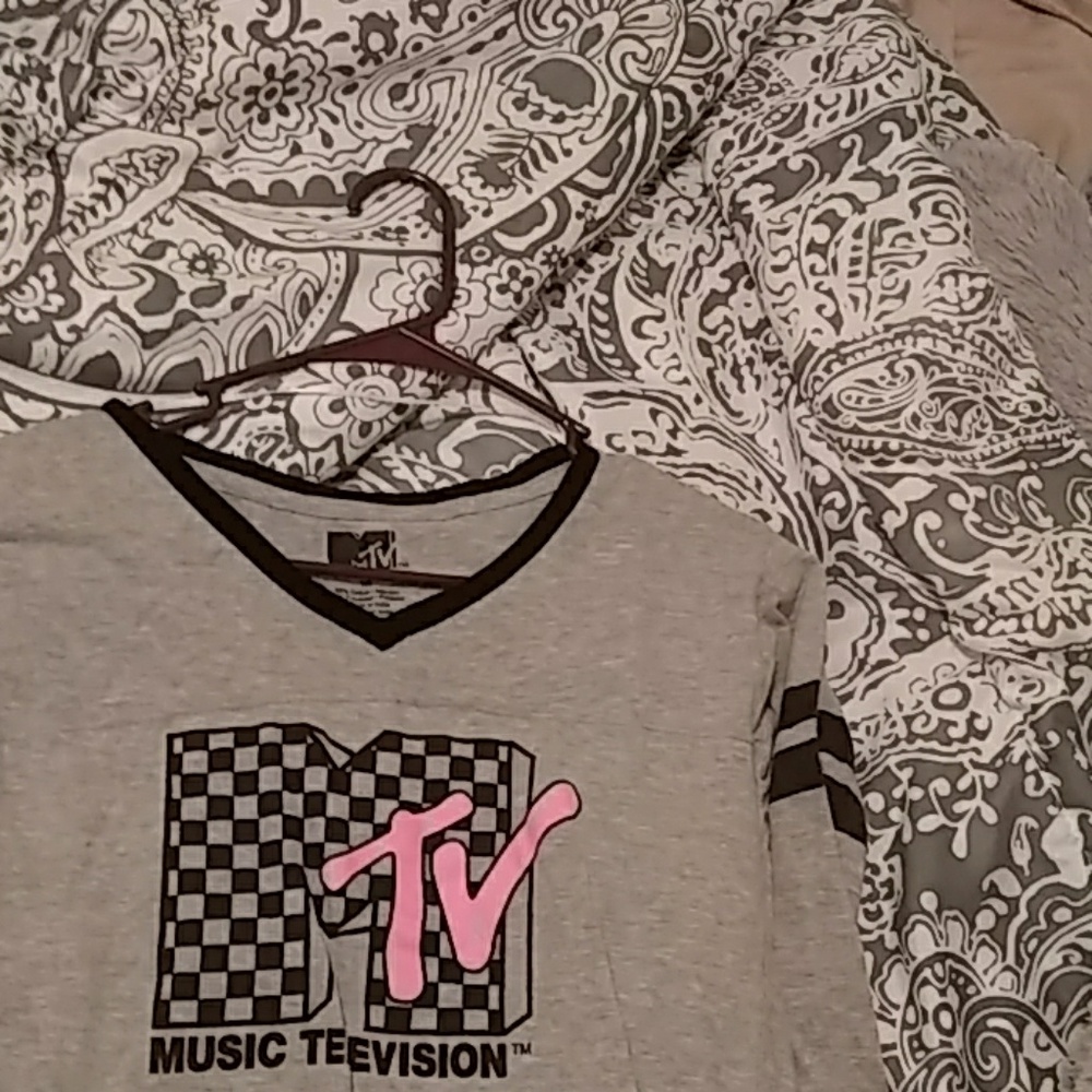 Mtv shirt cute
